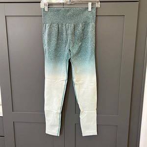NWOT {Running Girl}Sz L Green-cream Ombré Seamless Workout Leggings